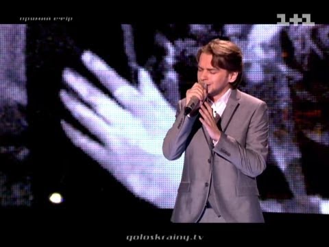 Артем Кондратюк виконує пісню 'Вічне кохання'