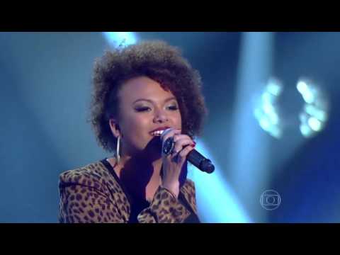 Agnes Jamille canta 'Azul' no The Voice Brasil