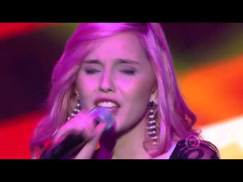 Aline Mendes canta 'Fora da Lei' no 'The Voice Brasil'