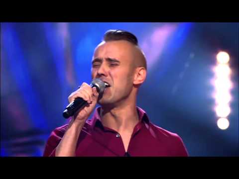 Andy zingt 'Love Me Like You Do' | Blind Audition | The Voice van Vlaanderen | VTM