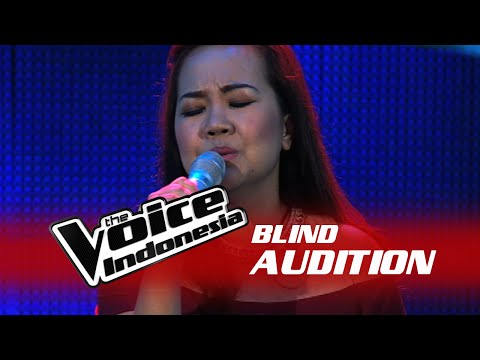 Chyntia Clara "I Can’t Make You Love Me" | The Blind Audition | The Voice Indonesia 2016