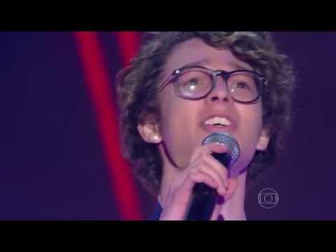 Ayrton Montarroyos canta 'Força Estranha' no The Voice Brasil'
