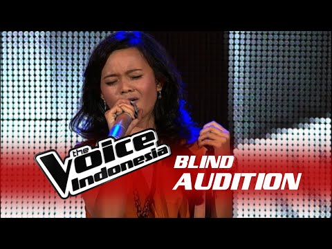 Dewi Kisworo "Royals" | The Blind Audition | The Voice Indonesia 2016